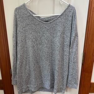 Keren Hart EUC SZ L GREY CRISS CROSS SWEATER